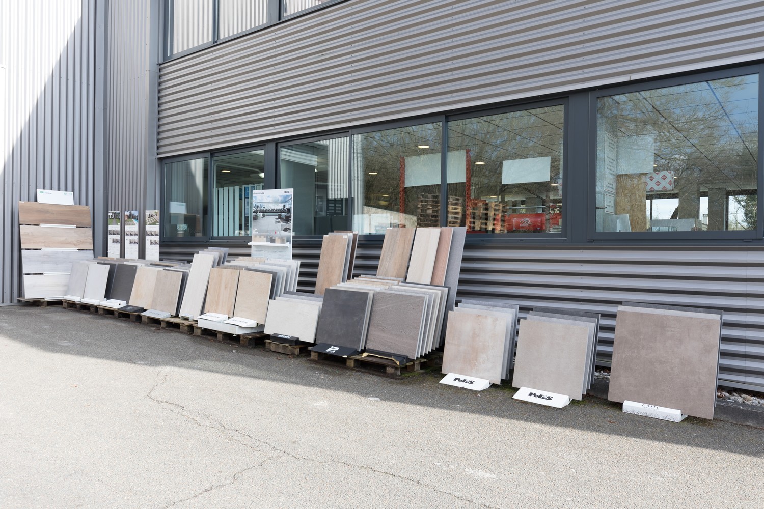Chantier de pose de carrelage réalisé par Ouest Carrelage